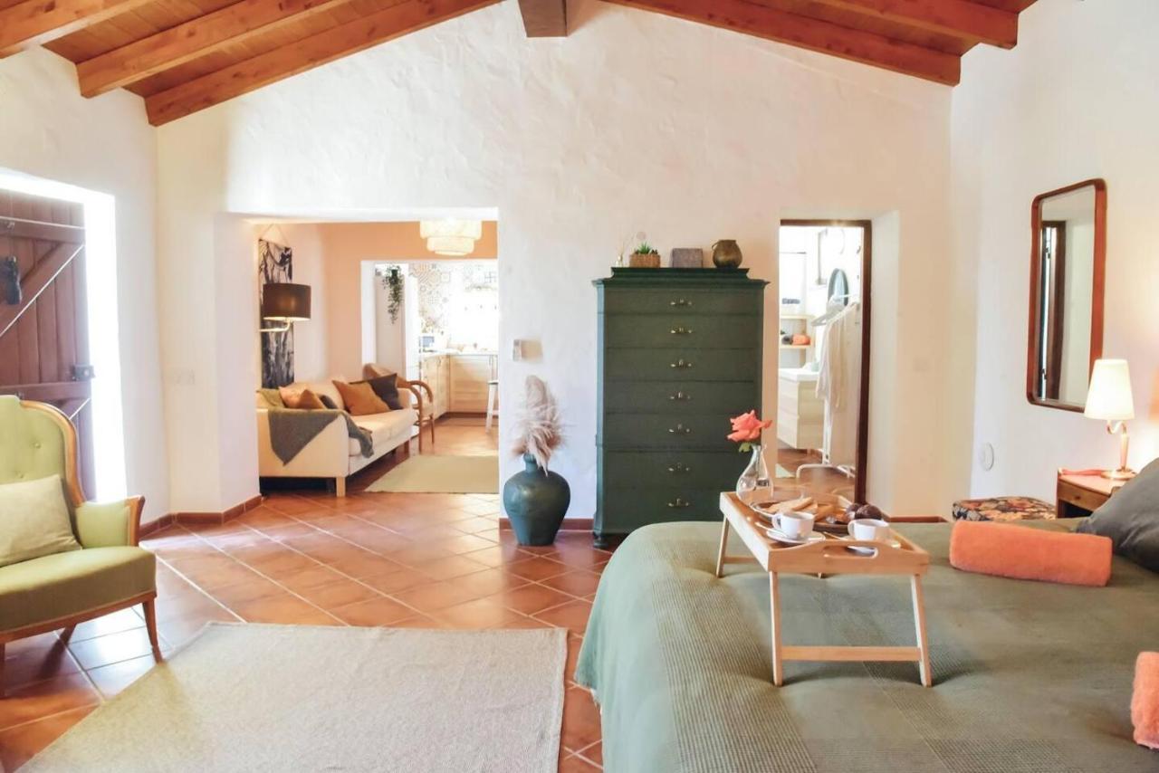 Cosy Farmhouse Quinta Da Eira 140 Years Old Лоуле Екстериор снимка